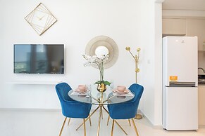 PVH - Classy Studio - Carson A