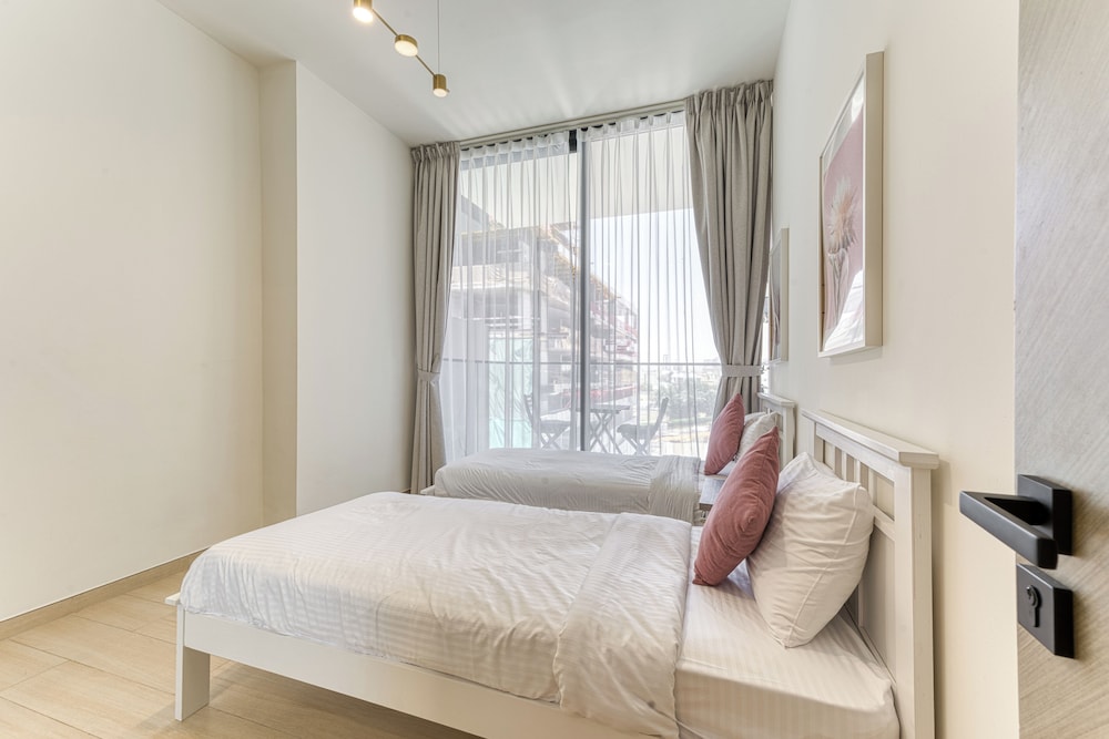 PVH - Cosy 2BR - Binghatti Crescent