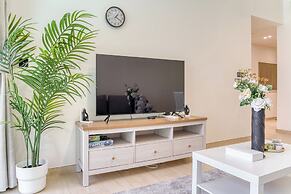 PVH - Cosy 2BR - Binghatti Crescent