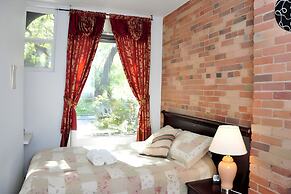 Toronto Central Hotels & Suites