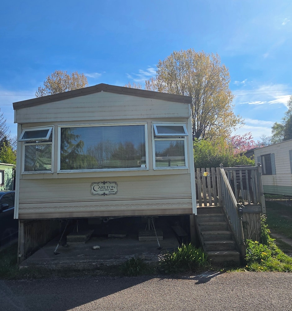 Twin Ayre Cabin Retreat, Welshpool