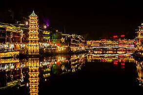 Fenghuang Meomory Riverview Inn