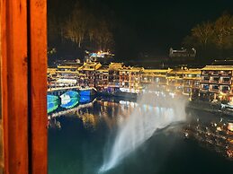 Fenghuang Meomory Riverview Inn