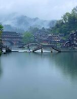 Fenghuang Meomory Riverview Inn