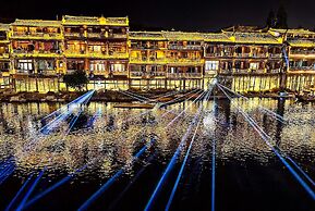 Fenghuang Meomory Riverview Inn