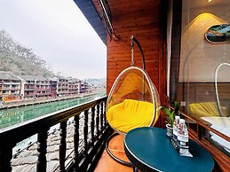 Fenghuang Meomory Riverview Inn