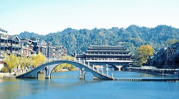 Fenghuang Meomory Riverview Inn