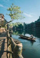 Fenghuang Meomory Riverview Inn