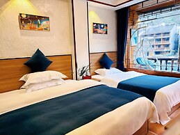 Fenghuang Meomory Riverview Inn