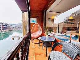 Fenghuang Meomory Riverview Inn