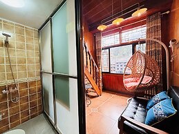 Fenghuang Meomory Riverview Inn