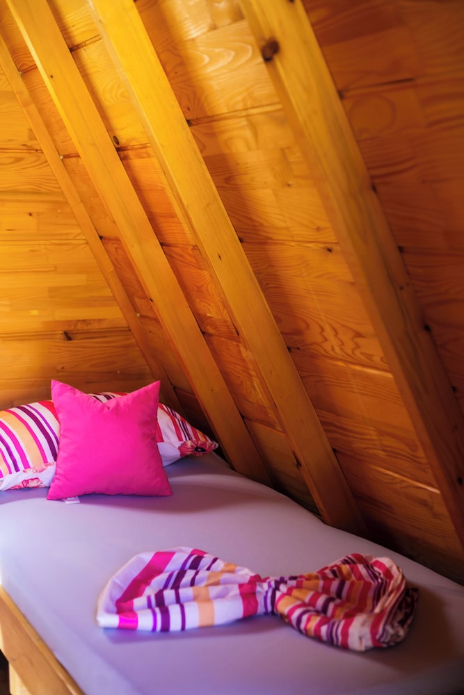 Rooms & Glamping Lana Haus