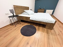 Rooms & Glamping Lana Haus