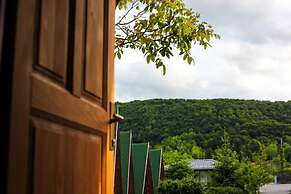 Rooms & Glamping Lana Haus
