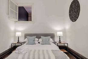 Casa Hotels: Chic Industrial 2nd Floor Suite