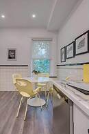 Casa Hotels: Chic Industrial 2nd Floor Suite