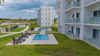 Work & Relax Studio Pools & Fast Wi-fi in SOV