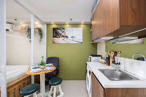 Cozy Wood-cabin Studio With Balcony & Warm Lighting