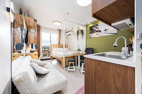 Cozy Wood-cabin Studio With Balcony & Warm Lighting