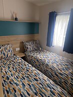 Coworth Deluxe Cabin With Garden