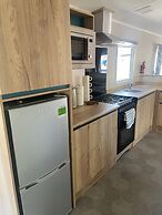 Coworth Deluxe Cabin With Garden