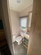 Coworth Deluxe Cabin With Garden