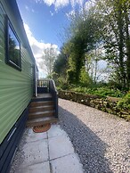 Coworth Deluxe Cabin With Garden