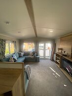 Coworth Deluxe Cabin With Garden