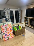 Coworth Deluxe Cabin With Garden