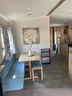 Coworth Deluxe Cabin With Garden