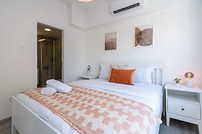 Hermes 2-BR Apt. & Balcony in Larnaca