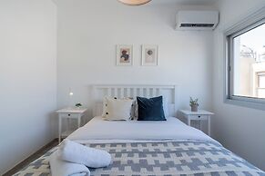 Hermes 2-BR Apt. & Balcony in Larnaca
