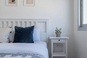 Hermes 2-BR Apt. & Balcony in Larnaca