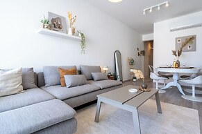 Hermes 2-BR Apt. & Balcony in Larnaca