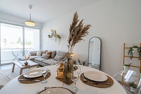 Hermes 2-BR Apt. & Balcony in Larnaca