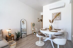 Hermes 2-BR Apt. & Balcony in Larnaca