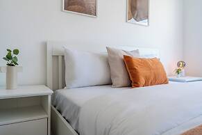 Hermes 2-BR Apt. & Balcony in Larnaca