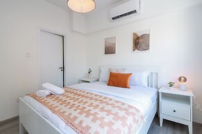 Hermes 2-BR Apt. & Balcony in Larnaca