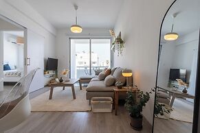 Hermes 2-BR Apt. & Balcony in Larnaca