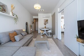 Hermes 2-BR Apt. & Balcony in Larnaca
