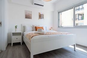 Hermes 2-BR Apt. & Balcony in Larnaca