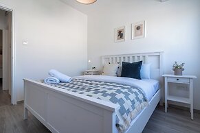 Hermes 2-BR Apt. & Balcony in Larnaca