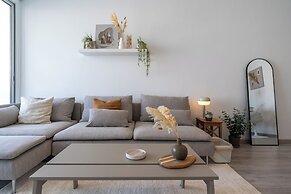 Hermes 2-BR Apt. & Balcony in Larnaca