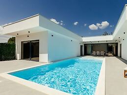 Villa Aura With Heated Pool
