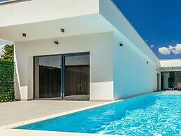 Villa Aura With Heated Pool