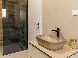 Villa Aura With Heated Pool