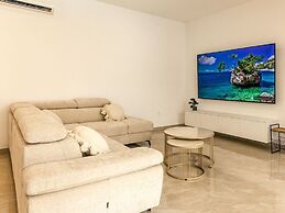 Villa Aura With Heated Pool