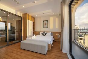 GRAND LUX by BRIO