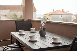 Peaceful Apartment With Private Terrace