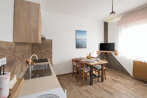 Peaceful Apartment With Private Terrace